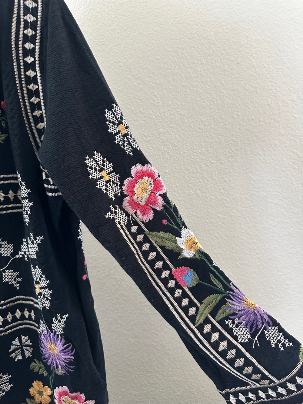 Johnny Was BIYA Black Cotton Embroidered Lilla Hoodie Duster Sweater sz Med NEW - Picture 6 of 14
